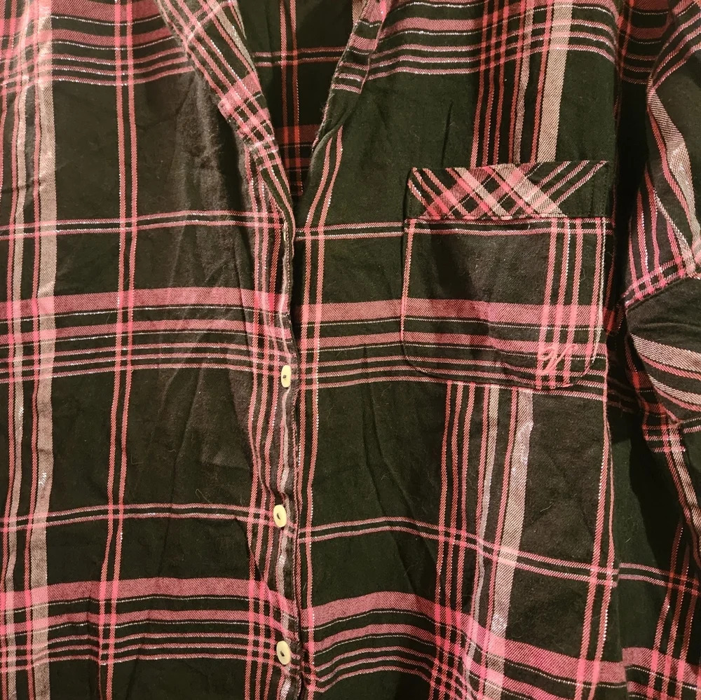 ๐ 3/$15 Victoria's Secret Medium Plaid Pajama Top - Picture 6 of 9